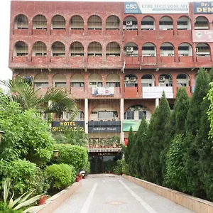 Hotel Capital O 5438 Shiraaz-2